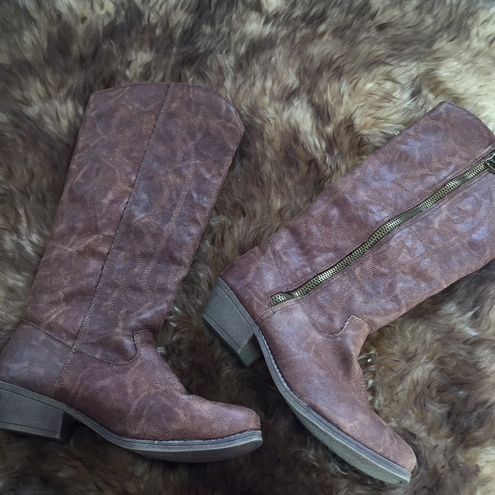 Light Brown Western Style Boots
